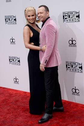 Actress Jenny McCarthy (L) and recording artist Donnie Wahlberg arrive for the 2016 American Music Awards held at Microsoft Theater in Los Angeles on November 20, 2016.  LAP20161120126 JIMxRUYMEN