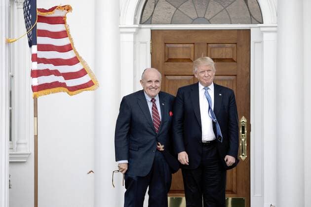 Trump führt Gespräche im Trump International Golf Club November 20, 2016 - Bedminster Township, New Jersey, United States of America - Former New York City Mayor Rudy Giuliani (L) poses with United States President-elect Donald Trump at the clubhouse of Trump International Golf Club, in Bedminster Township, New Jersey, USA, 20 November 2016..Credit: Pool via CNP Bedminster Township United States of America - ZUMAs152 20161120_zaa_s152_011