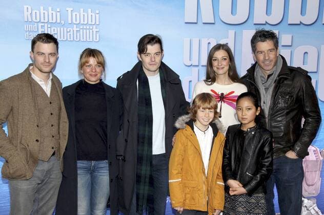 Friedrich Mücke, Jördis Triebel, Sam Riley, Melina Mardini, Alexandra Maria Lara, Arsseni Bultmann und Wolfgang Groos bei der Premiere des Kinofilms Robbi, Tobbi und das Fliewatüüt im Kino in der Kulturbrauerei. Berlin, 20.11.2016 Foto:xA.xBuggex xFuturexImage