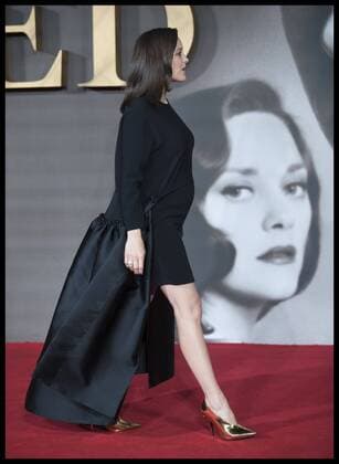 . 21 11 2016. London, United Kingdom. Marion Cotillard arriving at the Allied premiere in London.  xStephenxLockx xi-Imagesx IIM-13853-0051