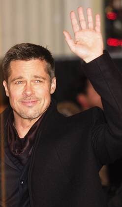 . 21 09 2016. London, United Kingdom. Film Premiere of Allied with Brad Pitt and Marion Cotillard. Leicester square. Brad Pitt waves to his fans.  xMAXxNASHx IIM-13857-0003