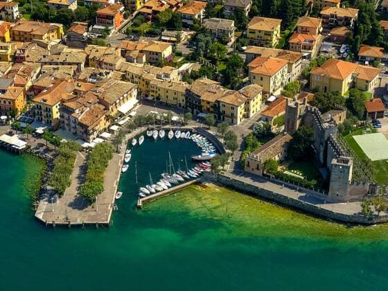 Hafen von Torri del Benaco, Garda See, Lago di Garda, Torri del Benaco, Norditalien, Veneto, Italien !ACHTUNGxMINDESTHONORARx60xEURO!