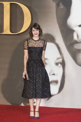 Allied Premiere, London, UK London, UK. 21 November 2016. Lizzy Caplan attends the UK premiere of Allied, the World War II romantic thriller film, directed by Robert Zemeckis starring Brad Pitt and Marion Cotillard.