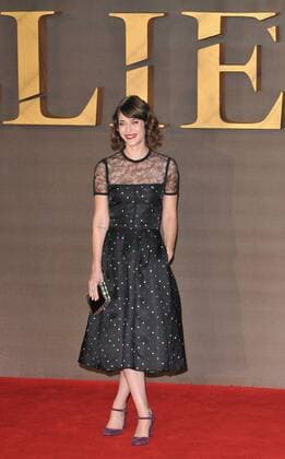 Allied UK film premiere London, UK. Lizzy Caplan at the Allied UK film premiere, Odeon Leicester Square cinema, Leicester Square, London, England, UK, on Monday 21 November 2016. LMK315-61301-221116 