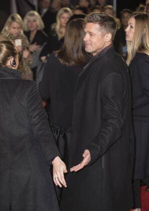 Allied UK film premiere London, UK. Brad Pitt at the Allied UK film premiere, Odeon Leicester Square cinema, Leicester Square, London, England, UK, on Monday 21 November 2016. LMK368-61302-221116 