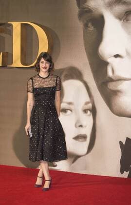 Allied UK film premiere London, UK. Lizzy Caplan at the Allied UK film premiere, Odeon Leicester Square cinema, Leicester Square, London, England, UK, on Monday 21 November 2016. LMK368-61302-221116 