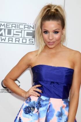 LOS ANGELES - NOV 20: Kira Kazantsev at the 2016 American Music Awards at Microsoft Theater on November 20, 2016 in Los Angeles, CA  Copyright: xKathyxHutchinsx xIPAx
