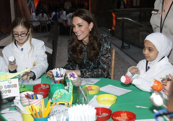 . 22 11 2016. London, United Kingdom. The Duchess of Cambridge with pupils from Oakington Manor Primary School in Wembley, North London as she attends a children s tea party at the Natural History Museum in London to celebrate Dippy the Diplodocus s time in Hintze Hall.  xROTAx xi-Imagesx IIM-13875-0011