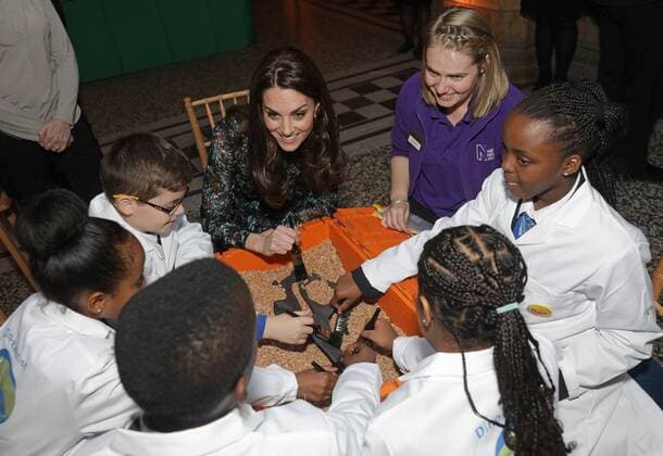 . 22 11 2016. London, United Kingdom. The Duchess of Cambridge with pupils from Oakington Manor Primary School in Wembley, North London as she attends a children s tea party at the Natural History Museum in London to celebrate Dippy the Diplodocus s time in Hintze Hall.  xROTAx xi-Imagesx IIM-13875-0019