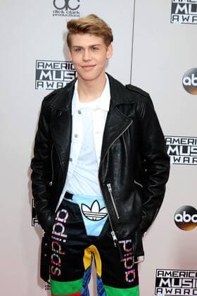 LOS ANGELES - NOV 20: Aidan Alexander at the 2016 American Music Awards at Microsoft Theater on November 20, 2016 in Los Angeles, CA  Copyright: xKathyxHutchinsx xIPAx