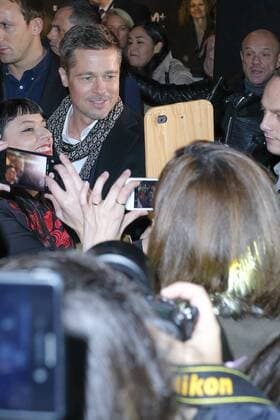 November 22, 2016 - Madrid, Spain - US actor Brad Pitt takes selfie to his fans as they arrive to attend the Spain premiere of the film Allied in Callao City Lights, central Madrid on November 22, 2016. Madrid Spain  - ZUMAn230 20161122_zaa_n230_259