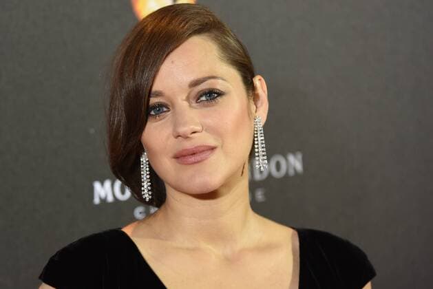 Marion Cotillard attends Allied premiere in Madrid Marion Cotillard poses for media during the premiere of Allied in Madrid.  JorgexSanzxGarcía
