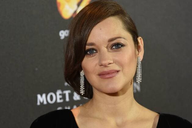 Marion Cotillard attends Allied premiere in Madrid Marion Cotillard poses for media during the premiere of Allied in Madrid.  JorgexSanzxGarcía