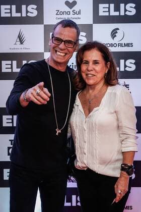 RIO DE JANEIRO, RJ - 22.11.2016: PRÉ ESTRIA DO FILME ELIS - Carlinhos de Jesus and his wife Rachel Vieira de Jesus, during the pre premiere of Elis Film, held in Rio Sul Shopping Kinoplex, in Rio de Janeiro, RJ. x1233995x  AndréxHorta