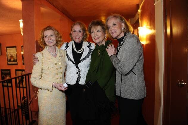 Jutta Kammann, Alice und Ellen Kessler und Carolin Reiber Premiere Auf ein Neues Komödie im Bayerischen Hof München 23. November 2016