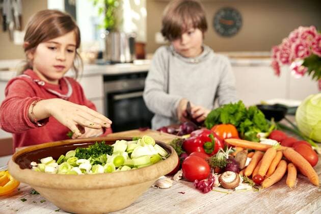 Boy and girl chopping vegetables in the kitchen model released Symbolfoto property released  TSFF00131