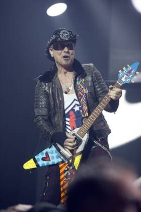 Rudolf SCHENKER, Gitarre, Gesang, SCORPIONS, Hard-Rock- Heavy-Metal-Band, bei ihrem Konzert in der Lanxess Arena, Koelnarena, 19.11.2016 in Koeln Deutschland.