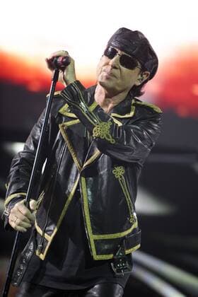 Klaus MEINE, Gesang, SCORPIONS, Hard-Rock- Heavy-Metal-Band, bei ihrem Konzert in der Lanxess Arena, Koelnarena, 19.11.2016 in Koeln Deutschland.