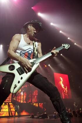 Rudolf SCHENKER, Gitarre, Gesang, SCORPIONS, Hard-Rock- Heavy-Metal-Band, bei ihrem Konzert in der Lanxess Arena, Koelnarena, 19.11.2016 in Koeln Deutschland.