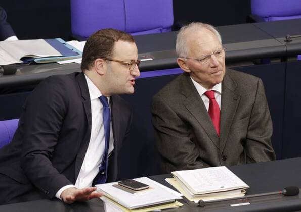 Berlin, 25.11.2016, Bundestag Plenum, Große Koalition verabschiedet Haushalt 2017, Jens Spahn (CDU), Wolfgang Schäuble, Bundesminister der Finanzen