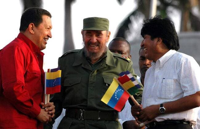 A file picture shows Cuban President, Fidel Castro (C), next to his counterparts from Bolivia, Evo Morales (R), and Venezuela, Hugo Chavez (L), during an act at the Revolution square in Havana, Cuba, on 29 April 2006. Current Cuban president, Raul Castro, announced on 25 November 2016 his brother s death on the Cuban state TV. Cuban former President Fidel Castro has died at the age of 90. Fidel Castro dies aged 90 !ACHTUNG: NUR REDAKTIONELLE NUTZUNG!  20161126-636157536001376897