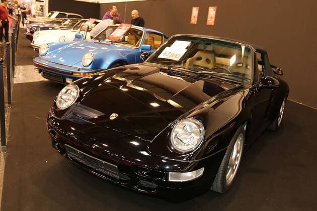 Porsche 911 Carrera 4 Cabrio Turbo Look (Baureihe 993), Sonderschau Oldtimer & Classic Cars, Classic & Prestige Salon, Essen Motor Show 2016 (Messe Essen, 26.11.-04.12.2016, Pressetag 25.11.2016), Auto, Automobilmesse, Ausstellung für sportliche Autos Tuning Motorsport und Oldtimer, Essen (D).