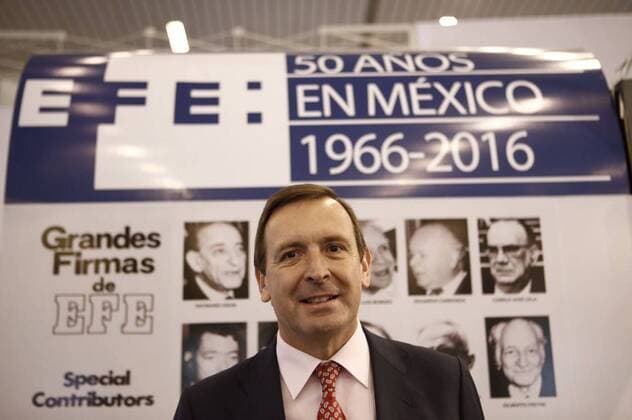 Spain s Ambassador in Mexico Luis Fernandez-Cid attedns the stand of Agencia EFE on the occasion of its 50 years presence in the country, during the 30th International Book Fair (FIL in Spanish) in Guadalajara, Jalisco, Mexico, 26 November 2016. INTERNATIONAL BOOK FAIR IN GUADALAJARA !ACHTUNG: NUR REDAKTIONELLE NUTZUNG!  MEX001 20161126-636157961528521063