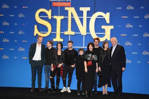 u.a. Sängerin Stefanie Kloss (Silbermond), Schauspieler Katharina Thalbach, Iris Berben und Alexandra Maria Lara posiert am 27.11.2016 in Köln bei der Premiere des Kino Film sing .