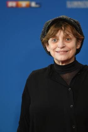 Die Schauspielerin Katharina Thalbach posiert am 27.11.2016 in Köln bei der Premiere des Kino Film sing .
