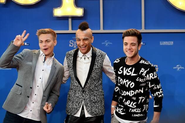 Lukas Pratschker, Prince Damian and Luca Haenni posiert am 27.11.2016 in Köln bei der Premiere des Kino Film sing .