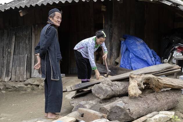 IMAGO Cultures of the world, Schwarze Hmong in Nordvietnam farm house in Xin Chai village, Lao Chai, Sapa, Vietnam, Asia