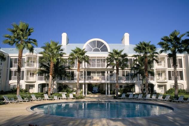Luxury seafront apartments, Seven Mile Beach, Grand Cayman, Cayman Islands, West Indies, Central America Copyright: RuthxTomlinson 390-2232