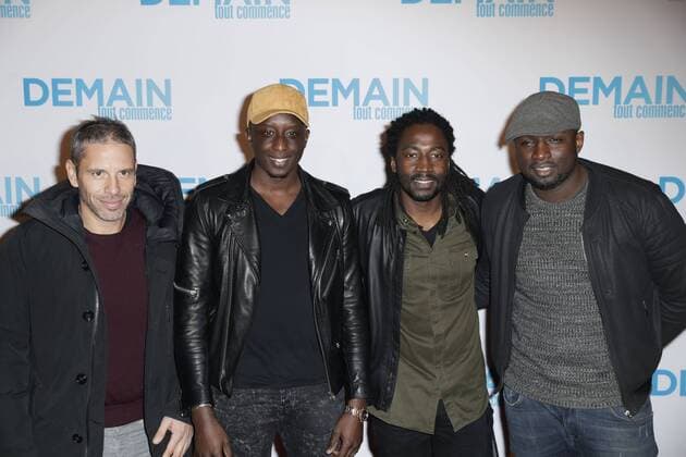 Mehdi Sedoun Ahmed Sylla Noom Diawara - Vor der Premiere Filmpremiere Demain tout commence Plötzlich Papa - Grand Rex Paris - 28 11 2016 GwendolineLeGoff Panoramic 
