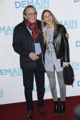 Philippe Lavil und seine Tochter Lola - Vor der Premiere Filmpremiere Demain tout commence Plötzlich Papa - Grand Rex Paris - 28 11 2016 GwendolineLeGoff Panoramic 