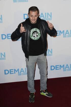 Nicolas Duvauchelle - Vor der Premiere Filmpremiere Demain tout commence Plötzlich Papa - Grand Rex Paris - 28 11 2016 GwendolineLeGoff Panoramic 