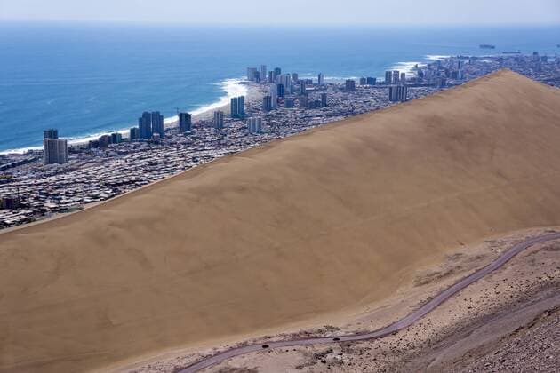 Iquique town and beach, Atacama desert, Chile, South America Copyright: PeterxGroenendijk 483-1916