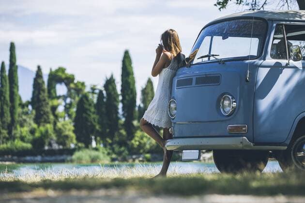 Italy, Lake Garda, young woman drinking coffee at camping bus model released Symbolfoto  SBOF00287