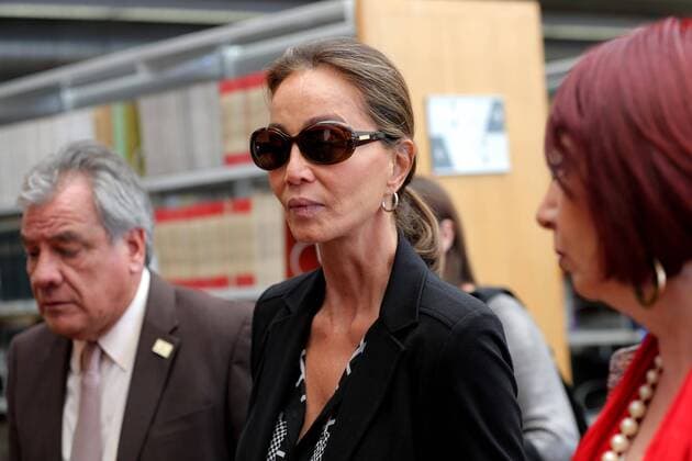 Isabel Preysler (C), fiance of Preuvian writer Mario Vargas Llosa, attends the opening of the Docummentray Center of Ibero American Literature Carmen Balcells during the 30th International Book Fair of Guadalajara, Jalisco, Mexico, 29 November 2016. PREUVIAN WRITER AND NOBEL LITERATURE PRIZE MARIO VARGAS LLOSA AT THE INTERNATIONAL BOOK FAIR OF GUADALAJARA !ACHTUNG: NUR REDAKTIONELLE NUTZUNG!  MEX001 20161129-636160543660801970