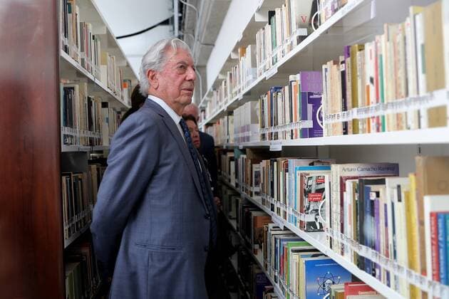 Preuvian writer and Nobel Literature Prize Mario Vargas Llosa attends the opening of the Docummentray Center of Ibero American Literature Carmen Balcells during the 30th International Book Fair of Guadalajara, Jalisco, Mexico, 29 November 2016. PREUVIAN WRITER AND NOBEL LITERATURE PRIZE MARIO VARGAS LLOSA AT THE INTERNATIONAL BOOK FAIR OF GUADALAJARA !ACHTUNG: NUR REDAKTIONELLE NUTZUNG!  MEX001 20161129-636160544966837970