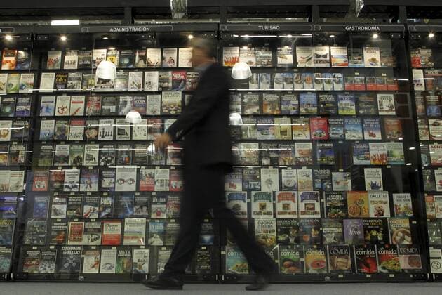 Attendees to the 30th edition of the International Book Fair of Guadalajara in Guadalajara, Mexico, 29 November 2016. INTENATIONAL BOOK FAIR OF GUADALAJARA !ACHTUNG: NUR REDAKTIONELLE NUTZUNG!  MEX203 20161130-636160714306127769