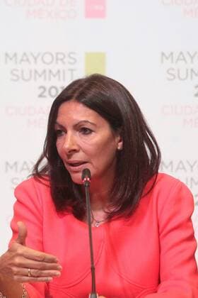 Paris Mayor Anne Hidalgo takes part at the C40 Mayors Summit in Mexico City, Mexico, 30 November 2016. Mayors from the biggest cities of the planet will debate on how to reduce carbon emissions. EFE Sashenka Gutierrez C40 MAYORS SUMMIT 2016 !ACHTUNG: NUR REDAKTIONELLE NUTZUNG!  MEX001 20161201-636161502037168892