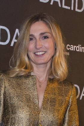 Julie Gayet CELEBRITES : Filmpremiere Premiere Film DALIDA - Paris - 30 11 2016 StephenCaillet Panoramic 