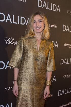 Julie Gayet CELEBRITES : Filmpremiere Premiere Film DALIDA - Paris - 30 11 2016 StephenCaillet Panoramic 
