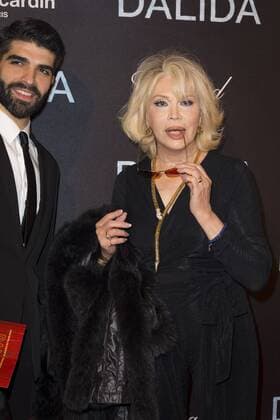 Amanda Lear CELEBRITES : Filmpremiere Premiere Film DALIDA - Paris - 30 11 2016 StephenCaillet Panoramic 