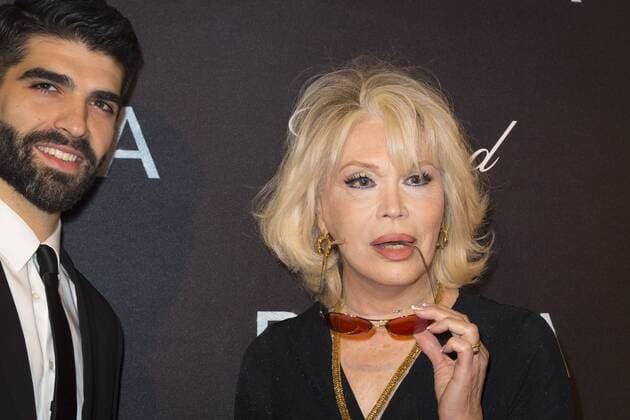 Amanda Lear CELEBRITES : Filmpremiere Premiere Film DALIDA - Paris - 30 11 2016 StephenCaillet Panoramic 