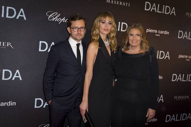 Julien Madon - Sveva Alviti - Lisa Azuelos CELEBRITES : Filmpremiere Premiere Film DALIDA - Paris - 30 11 2016 StephenCaillet Panoramic 