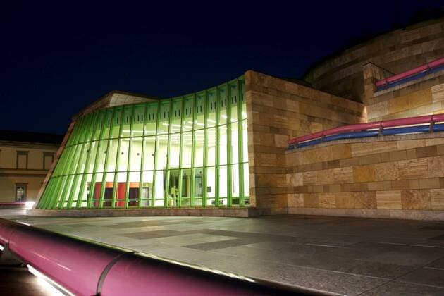 Architektur von James Stirling Staatsgalerie, (State Gallery museum), designed by sculptor and architect James Stirling, Stuttgart, Baden Wurttemberg, Germany, Europe Copyright: YadidxLevy 749-569