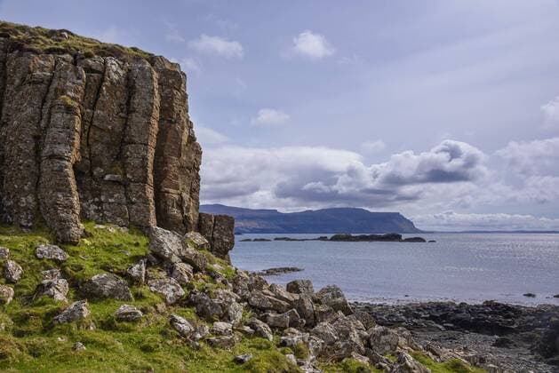 Basalt columns, rock formation, cliffs on Isle of Ulva, Inner Hebrides, Argyll and Bute, Scotland, United Kingdom, Europe Copyright: GaryxCook 762-733