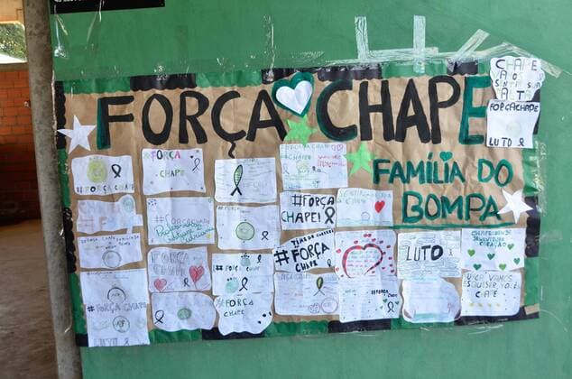 Fußball, Flugzeugabsturz Chapecoense, Vorbereitungen für Trauerfeier in Chapeco CHAPECO, SC - 02.12.2016: TRAGEDY WITH CHAPECOENSE - Tributes Arena Conda in Chapeco after the tragedy Chapecoense. x1238179x  NelsonxAndrade
