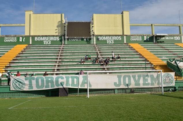 Fußball, Flugzeugabsturz Chapecoense, Vorbereitungen für Trauerfeier in Chapeco CHAPECO, SC - 02.12.2016: TRAGEDY WITH CHAPECOENSE - Preparations for the funeral in the Arena Conda in Chapeco after the tragedy Chapecoense. x1238181x  NelsonxAndrade